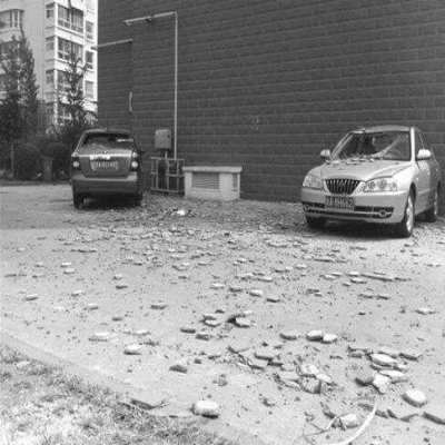 又一起瓷磚高空脫落釀成大禍！